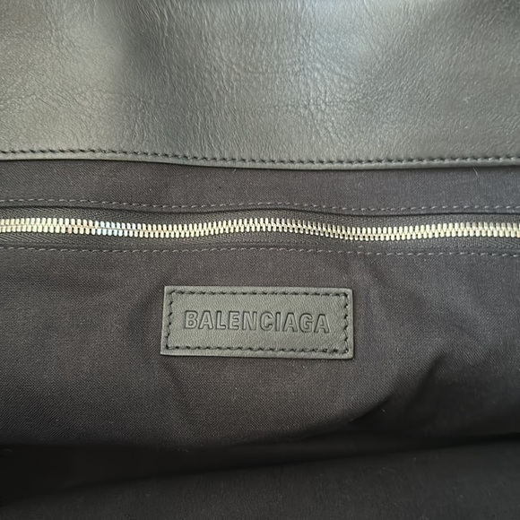 Balenciaga Tote - Picture 13 of 16